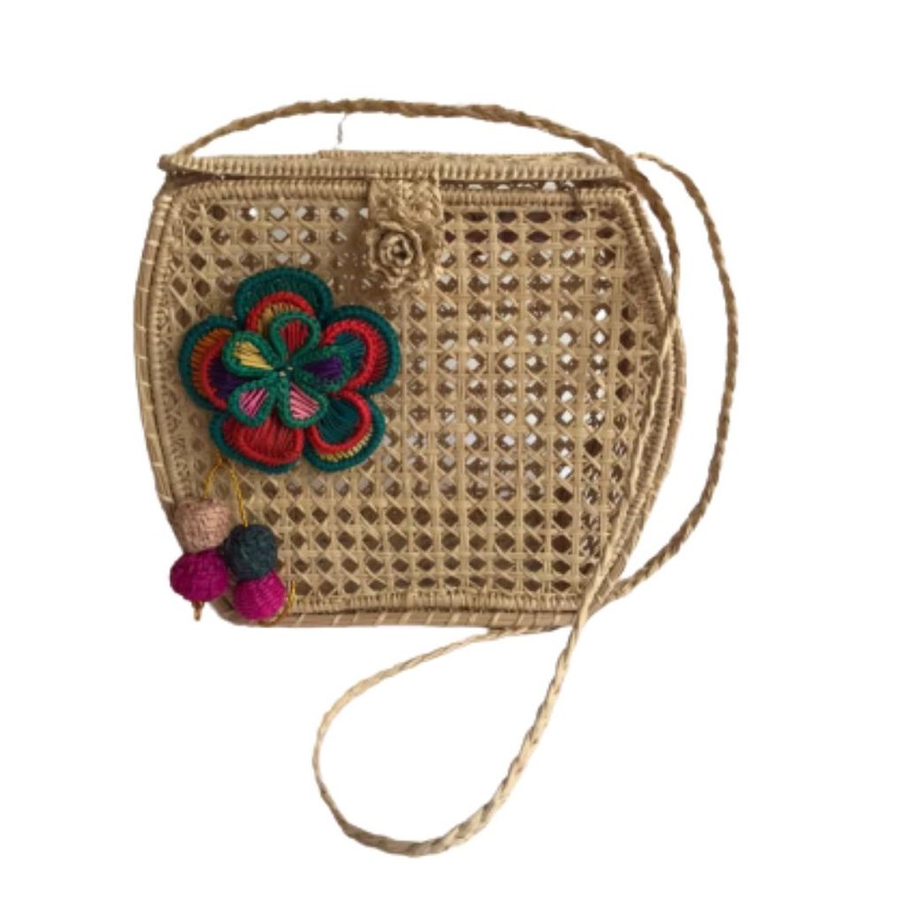 Manos Libres Tipo Baul Pequeño Elaborado En Palma De Iraca Aplique Colorido