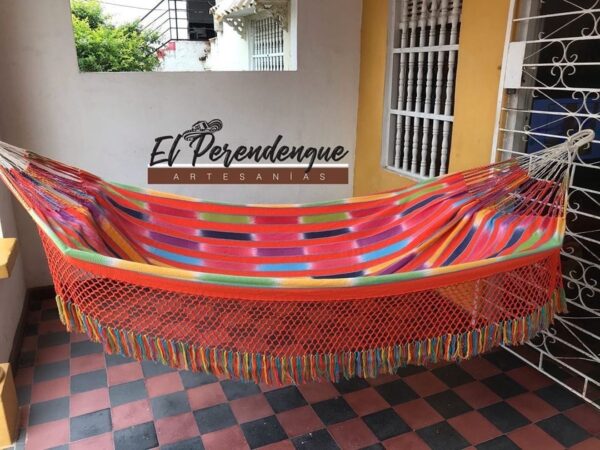 Tradicional Hamaca San Jacintera En Hilo De Algodón Paleteada Con El Tradicional Diseño Lampazo Rematada Con Guarnición En Macrame