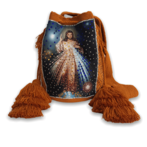 Mochila Wayuú Señor De La Misericordia Recamaca En Pedreria Color Mostaza