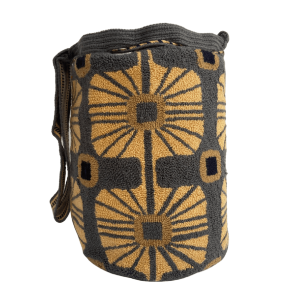 Mochila Wayuu Tapizada Grande Diseño Etnico Color Gris - Imagen 2