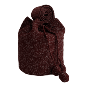 Mini Mochila Wayuu Unicolor Vinotinto Tejida en Hilos De Seda Asa Paleteada